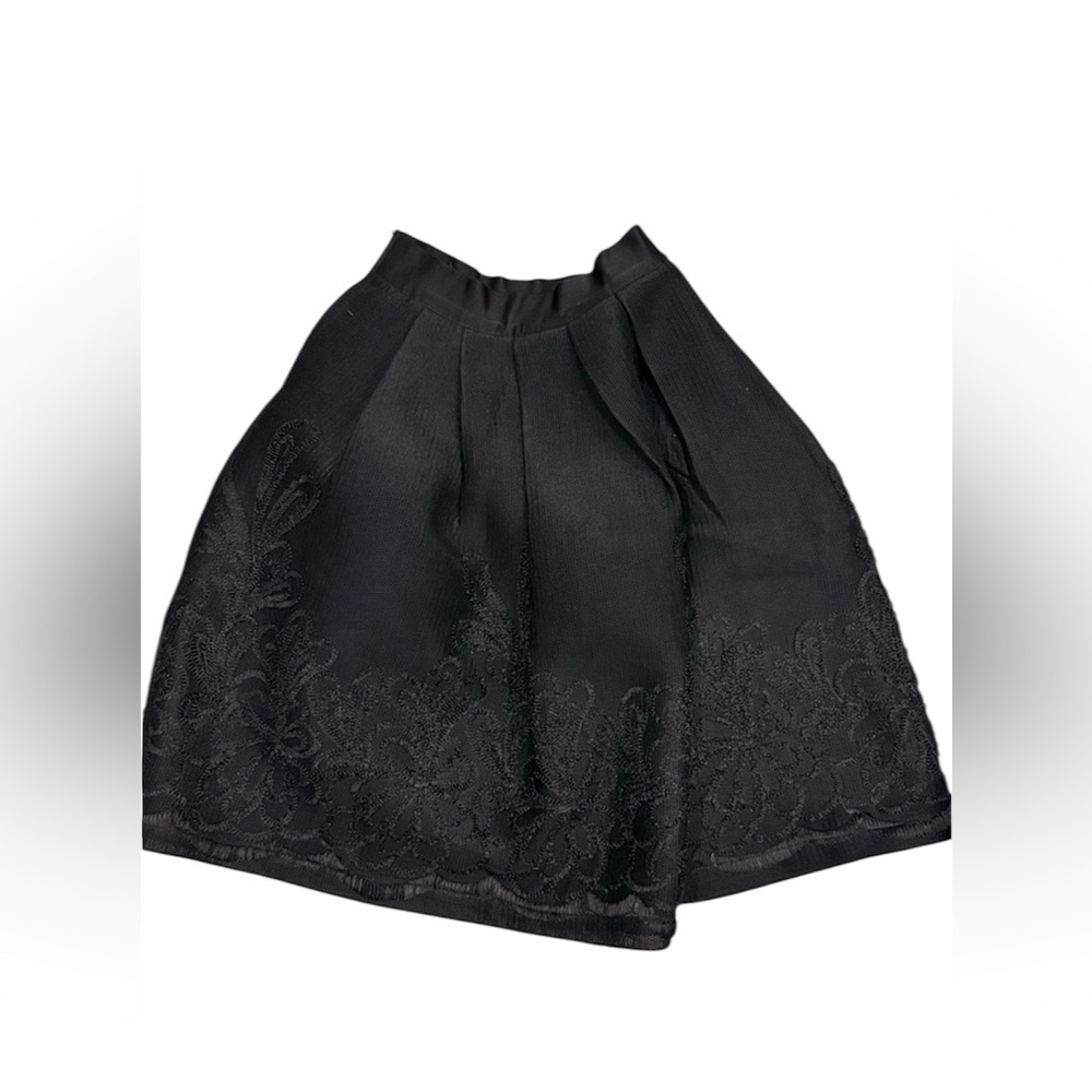 Gracia Women Black A-Line Skirt with Lace Detail Size Small